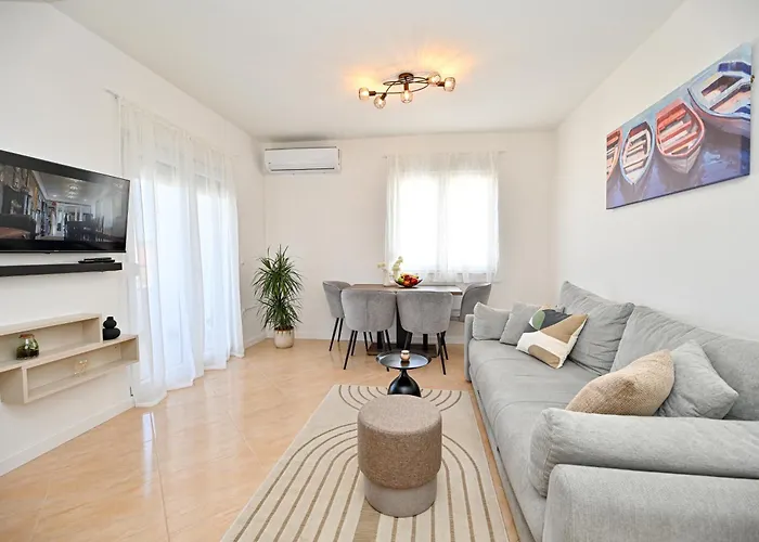 アパート Jadera *